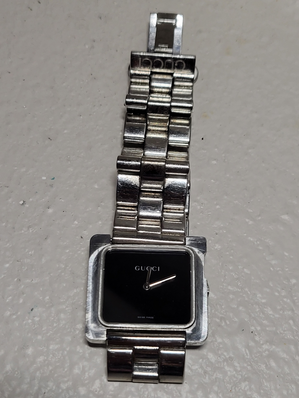 Gucci Silver Stainless Steel 3600M New Battery Missing 3/4 Caseback Screws